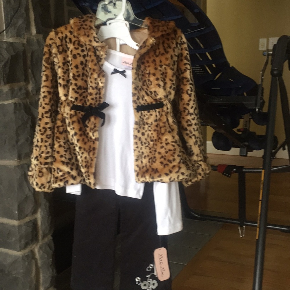 💋2/$30💋 NWT girls 3 piece set. Price is firm